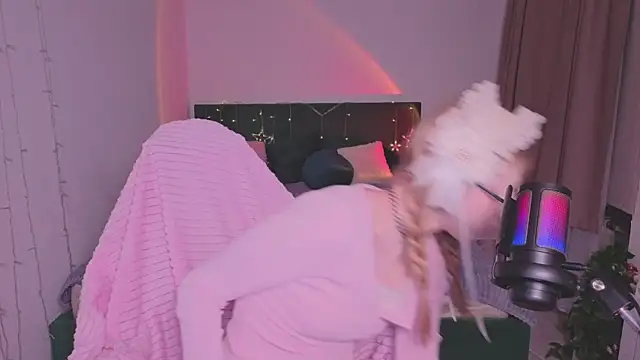 Snapshot of alicedews chatting on February 2026 09:41:01 PM alicedews online show from February 2026 09:41:01 PM