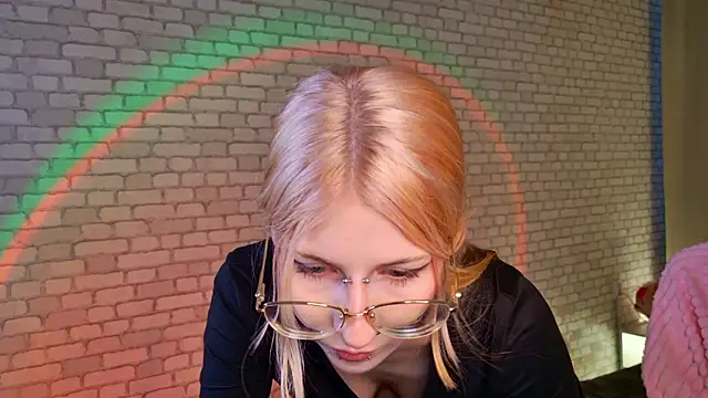 Snapshot of alicedews chatting on February 2026 02:13:02 PM alicedews online show from February 2026 02:13:02 PM