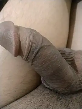 Snapshot of rosz_ chatting on February 2026 05:02:02 PM rosz online show from February 2026 05:02:02 PM