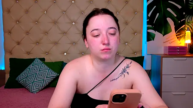Snapshot of AwaMax chatting on May 2026 05:14:02 AM AwaMax online show from May 2026 05:14:02 AM
