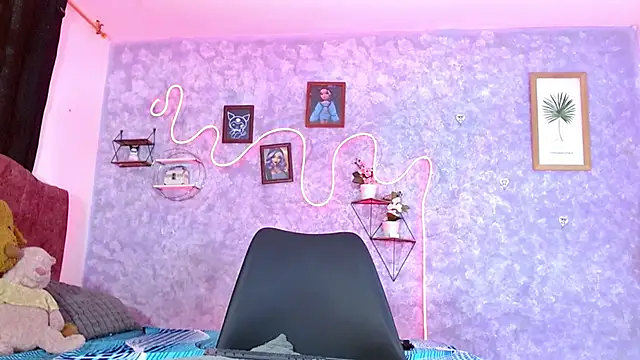 Snapshot of Everlin__Hot_ chatting on February 2026 12:15:02 PM Everlin Hot online show from February 2026 12:15:02 PM