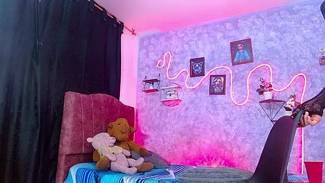 Snapshot of Everlin__Hot_ chatting on February 2026 11:26:02 AM Everlin Hot online show from February 2026 11:26:02 AM