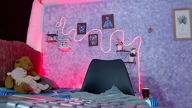 Snapshot of Everlin__Hot_ chatting on February 2026 11:14:02 AM Everlin Hot online show from February 2026 11:14:02 AM