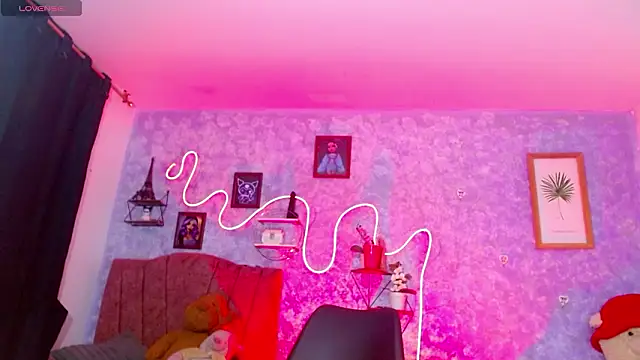 Snapshot of Everlin__Hot_ chatting on March 2026 10:44:01 AM Everlin Hot online show from March 2026 10:44:01 AM