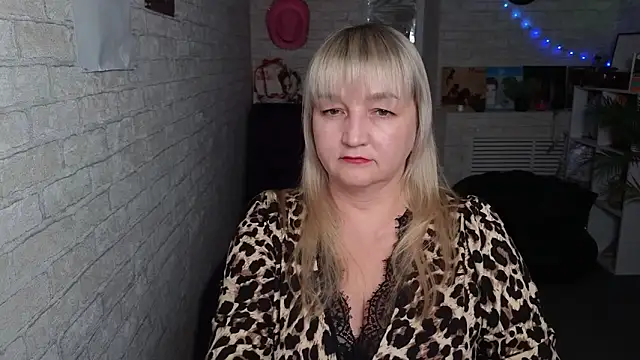 Lily Luxee online show from February 2026 02:43:01 PM