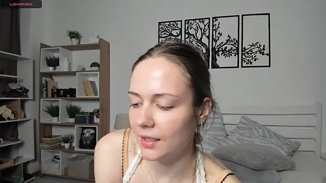 Snapshot of MalvinaTrafford chatting on February 2026 08:40:02 PM MalvinaTrafford online show from February 2026 08:40:02 PM