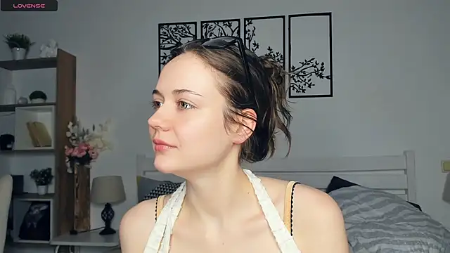 Snapshot of MalvinaTrafford chatting on February 2026 08:27:01 PM MalvinaTrafford online show from February 2026 08:27:01 PM