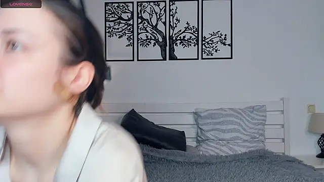 Snapshot of MalvinaTrafford chatting on February 2026 10:06:02 PM MalvinaTrafford online show from February 2026 10:06:02 PM