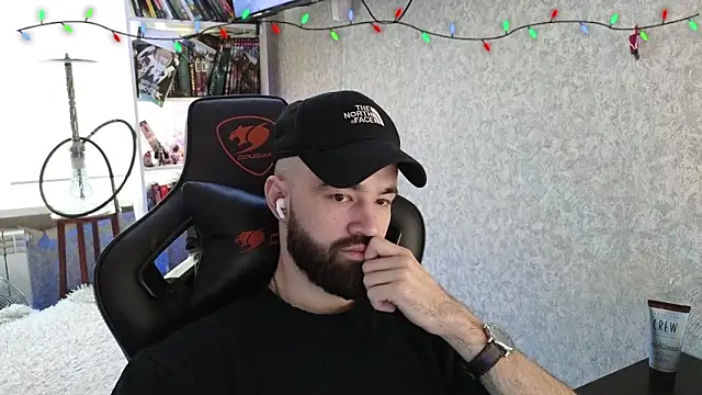 Snapshot of _Mostly_ chatting on February 2026 01:06:02 PM Mostly online show from February 2026 01:06:02 PM