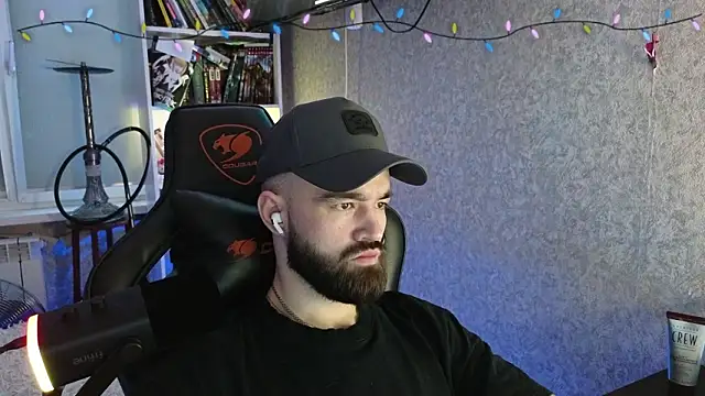 Snapshot of _Mostly_ chatting on February 2026 02:43:02 PM Mostly online show from February 2026 02:43:02 PM