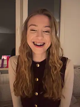 Snapshot of romyxxs chatting on February 2026 10:26:01 PM romyxxs online show from February 2026 10:26:01 PM