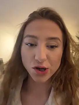 Snapshot of romyxxs chatting on February 2026 10:41:02 PM romyxxs online show from February 2026 10:41:02 PM