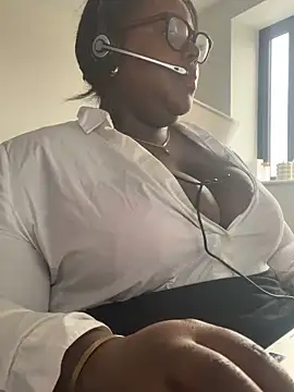 Snapshot of BouncyBBW chatting on February 2026 11:32:01 AM BouncyBBW online show from February 2026 11:32:01 AM