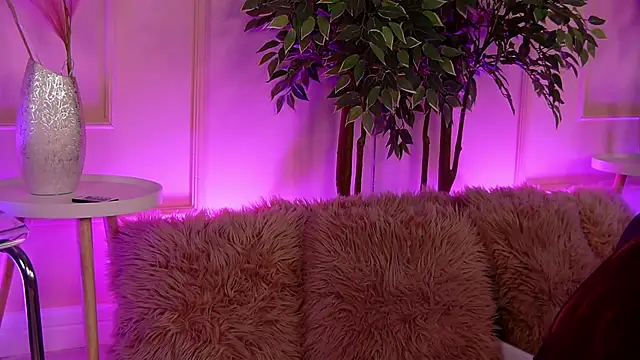 Snapshot of CrystalRedd chatting on February 2026 06:03:02 AM CrystalRedd online show from February 2026 06:03:02 AM