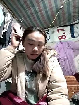 Snapshot of Bella-222 chatting on February 2026 08:15:01 PM Bella-222 online show from February 2026 08:15:01 PM