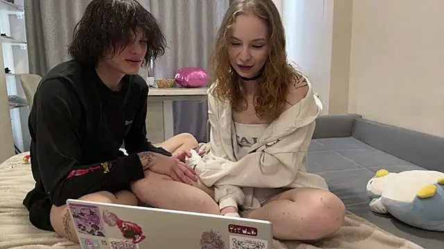 Snapshot of ZettaSewester chatting on February 2026 12:21:01 PM ZettaSewester online show from February 2026 12:21:01 PM