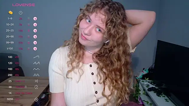 Snapshot of Milounee chatting on June 2026 08:30:01 AM Milounee online show from June 2026 08:30:01 AM