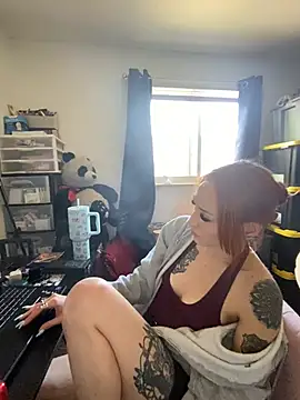Snapshot of ThornsandHoney chatting on May 2026 09:34:02 PM ThornsandHoney online show from May 2026 09:34:02 PM