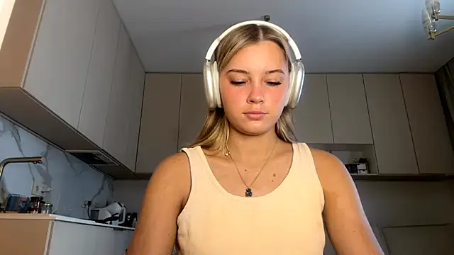 Snapshot of SeveralDip chatting on February 2026 06:44:01 AM SeveralDip online show from February 2026 06:44:01 AM