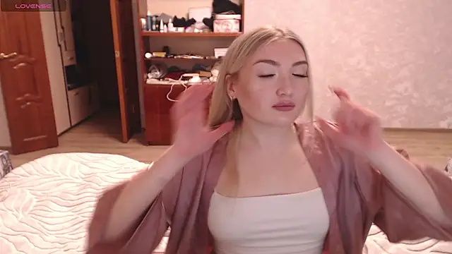 Snapshot of MiraRoy chatting on February 2026 03:15:02 PM MiraRoy online show from February 2026 03:15:02 PM