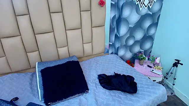 lil miia online show from February 2026 07:10:01 PM