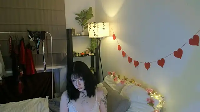 Snapshot of AuraShift chatting on February 2026 02:23:01 AM AuraShift online show from February 2026 02:23:01 AM