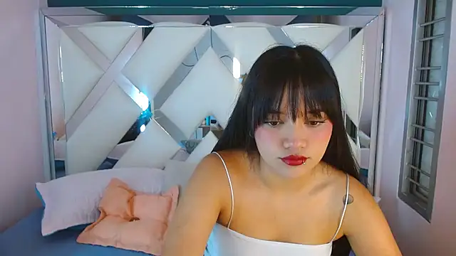 Snapshot of Kaytlin_James chatting on March 2026 12:00:01 PM Kaytlin James online show from March 2026 12:00:01 PM