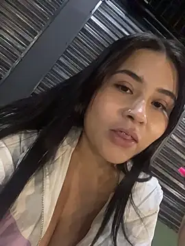 Snapshot of LunnaMoretti chatting on April 2026 04:37:01 AM LunnaMoretti online show from April 2026 04:37:01 AM