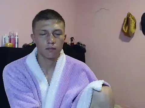 Snapshot of Cronos_Hot_8 chatting on February 2026 03:40:01 AM Cronos Hot 8 online show from February 2026 03:40:01 AM