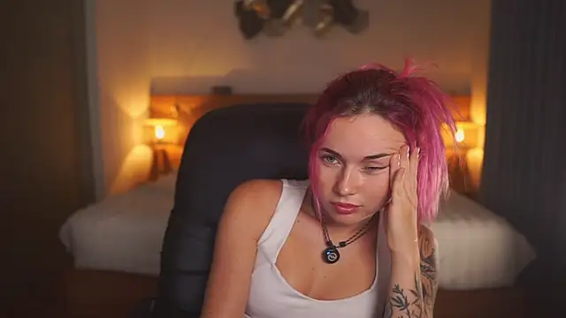 Snapshot of Sarah_Pink chatting on July 2026 02:31:01 PM Sarah Pink online show from July 2026 02:31:01 PM