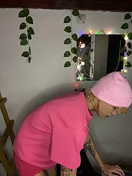 lucke collins22 online show from February 2026 06:20:02 AM