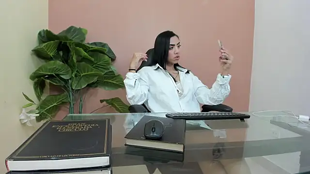MiaKarsson online show from August 2026 06:32:01 PM