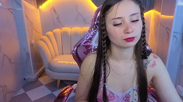 Snapshot of Ariana18_b chatting on May 2026 01:07:01 PM Ariana18 b online show from May 2026 01:07:01 PM