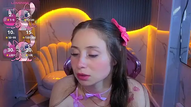 Snapshot of Ariana18_b chatting on May 2026 01:07:02 PM Ariana18 b online show from May 2026 01:07:02 PM