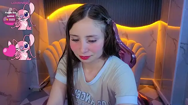 Snapshot of Ariana18_b chatting on May 2026 12:46:02 PM Ariana18 b online show from May 2026 12:46:02 PM