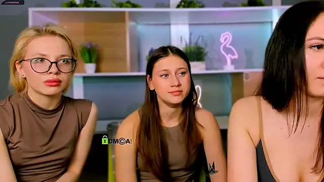 arianaa cat online show from March 2026 07:38:01 PM