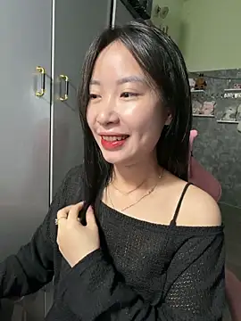 Snapshot of Linne6789 chatting on May 2026 05:02:02 AM Linne6789 online show from May 2026 05:02:02 AM