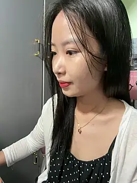 Snapshot of Linne6789 chatting on May 2026 03:57:02 AM Linne6789 online show from May 2026 03:57:02 AM