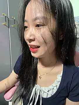 Snapshot of Linne6789 chatting on May 2026 02:03:01 PM Linne6789 online show from May 2026 02:03:01 PM