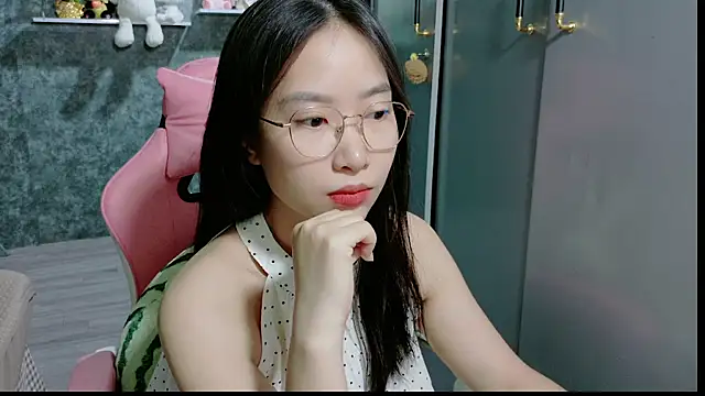 Snapshot of Linne6789 chatting on June 2026 06:52:02 AM Linne6789 online show from June 2026 06:52:02 AM