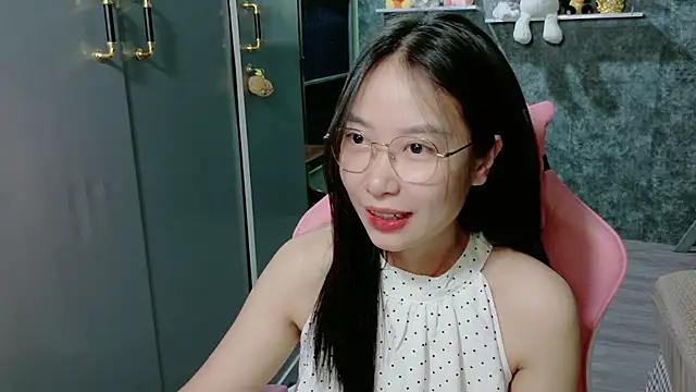 Snapshot of Linne6789 chatting on June 2026 04:13:02 AM Linne6789 online show from June 2026 04:13:02 AM