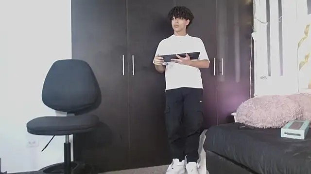 ian smith  online show from February 2026 12:01:02 PM