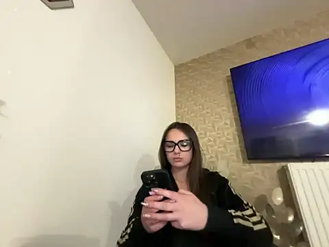 alixxxm7 online show from February 2026 07:37:01 PM