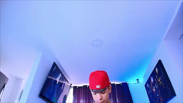 Snapshot of miguel_aguirre_ chatting on February 2026 12:53:02 PM miguel aguirre online show from February 2026 12:53:02 PM