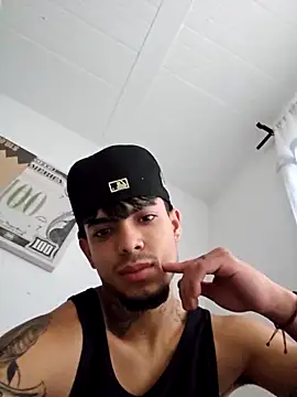 Snapshot of miguel_aguirre_ chatting on February 2026 11:37:01 AM miguel aguirre online show from February 2026 11:37:01 AM