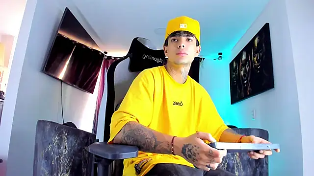 Snapshot of miguel_aguirre_ chatting on March 2026 12:56:01 PM miguel aguirre online show from March 2026 12:56:01 PM