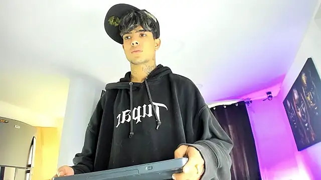 Snapshot of miguel_aguirre_ chatting on March 2026 12:33:02 PM miguel aguirre online show from March 2026 12:33:02 PM