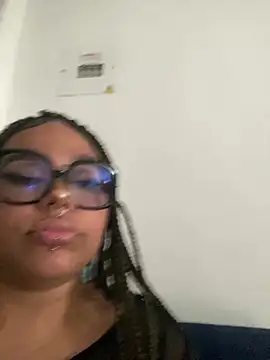 Snapshot of AlahiaFrequency chatting on March 2026 09:32:02 PM AlahiaFrequency online show from March 2026 09:32:02 PM