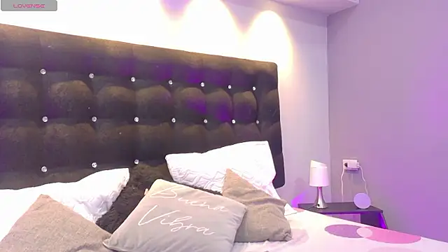 Snapshot of Aitana_Oliveira chatting on February 2026 08:12:01 PM Aitana Oliveira online show from February 2026 08:12:01 PM