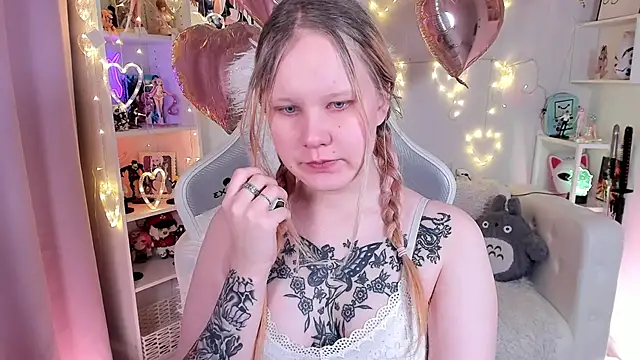 Snapshot of AnnieVibe chatting on February 2026 05:39:01 PM AnnieVibe online show from February 2026 05:39:01 PM